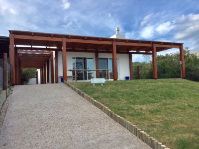 Casa en alquiler en Montoya, La Barra, 4 dormitorios 