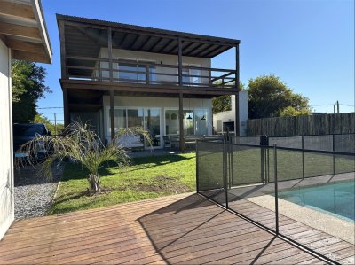 ALQUILER CASA EN LA JUANITA 4 DORMITORIOS A UNA CUADRA DE LA PLAYA