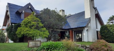 IMPORTANTE CASA DE 2 PLANTAS EN BARRIO SAN RAFAEL