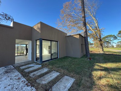Casa en venta en barrio cerrado La Cañada, distrito 52