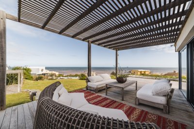 ESPECTACULAR CASA EN EL CHORRO CON PISCINA Y VISTA AL MAR