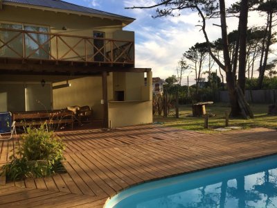 HERMOSA CASA EN MONTOYA CON PISCINA Y VISTA AL MAR 