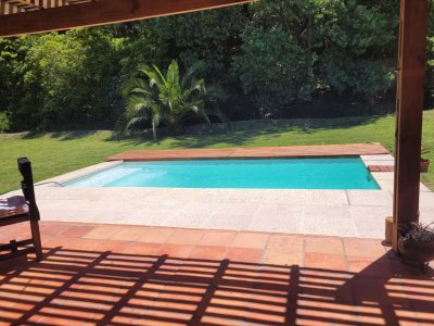 CASA EN VENTA EN PUNTA BALLENA - BARRIO PRIVADO VERDE MORA