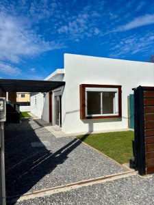VENTA CASA 2 DORM EN ALTOS DE LA LAGUNA