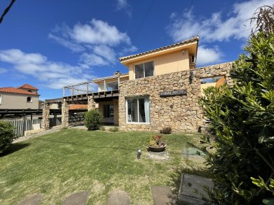 VENTA Y ALQUILER CASA 4 DORMITORIOS CON VISTA AL MAR EN ALTOS DE PUNTA PIEDRA 