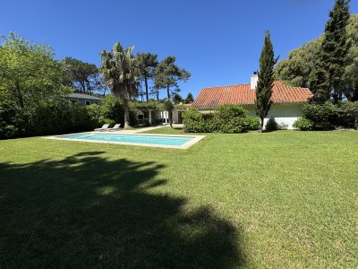 CASA  EN ALQUILER 3 DORMITORIOS CON PISCINA EN RINCÓN DEL INDIO