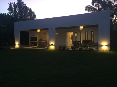 MODERNA CASA EN VENTA EN EL CHORRO A METROS DEL MAR