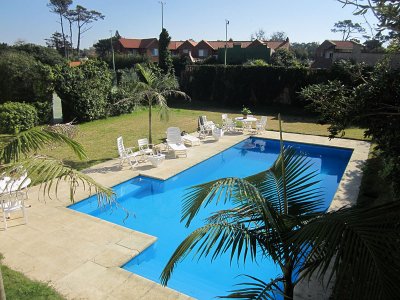 Espectacular casa de 8 dormitorios con piscina frente al mar!