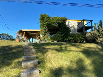 CHALET DE 2 PLANTAS EN MANANTIALES A PASOS DE LA PLAYA