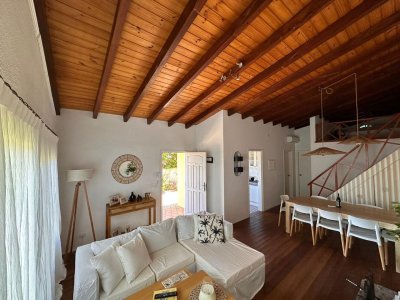 HERMOSA CASA RECICLADA DE 2 DORMITORIOS EN EL CHORRO 