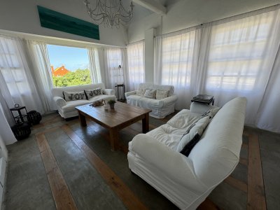 OPORTUNIDAD DE INVERSIÒN,  VENTA CASA EN MONTOYA CERCA DEL MAR, 4 DORMITORIOS 