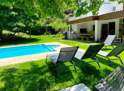 HERMOSA CASA DE 5 DORMS EN LA MANSA CON PISCINA Y CANCHA DE PADEL