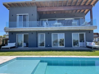 ESPECTACULAR CASA CON PISCINA Y VISTA AL MAR EN EL CHORRO