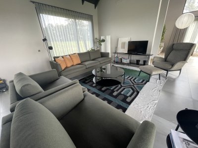 VENTA, ESPECTACULAR CASA DE DISEÑO EN PUEBLO MIO MANANTIALES