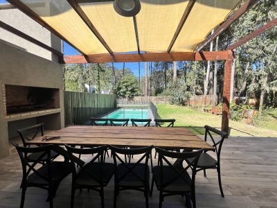 HERMOSA CASA DE 4 DORMIS Y 4 BAÑOS CON PISCINA PRIVADA EN SOLANAS COUNTRY