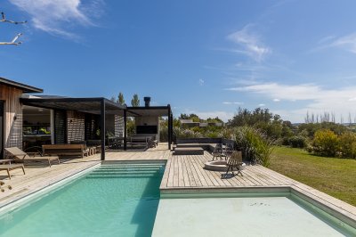 Casa en venta y alquiler en Pueblo Mio