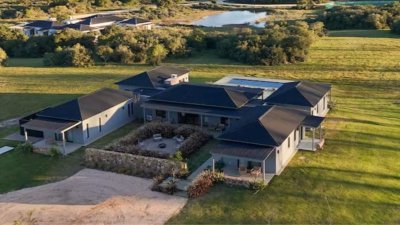 VENTA CASA 4 DORMITORIOS Y PISCINA EN LA BARRA
