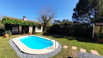 CASA DE 3 DORMITORIOS CON DEPENDENCIA EN LA MANSA