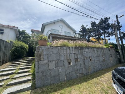 ALQUILER DE CASA EN MONTOYA CON VISTA AL MAR, 4 DORMITORIOS MÁS SERVICIO