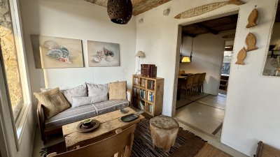 MUY LINDA CASA A METROS DEL MAR EN EL CORAZON DE LA BARRA 