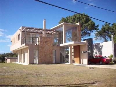 ALQUILER MODERNA CASA RINCON DEL INDIO 3 DORM Y PISCINA