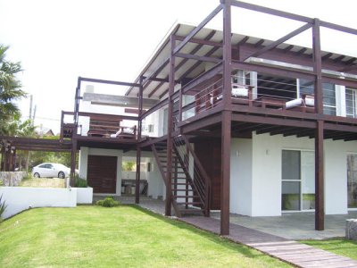 VENTA DE CASA EN PUNTA DEL ESTE, EL CHORRO 5 DORMITORIOS
