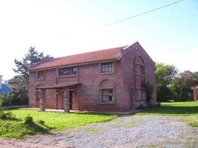 CASA DE 5 DORMITORIOS EN ALQUILER EN EL CORAZON DE LA BARRA