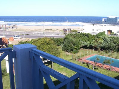 IMPONENTE CASA CON PISCINA EN LA BARRA-MONTOYA FRENTE AL MAR 