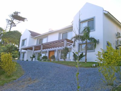 ESPECTACULAR CASA CON PISCINA Y JACUZZI EN MONTOYA 
