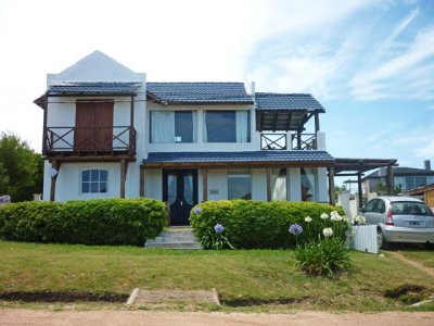 DIVINA CASA DE 4 DORMITORIOS A METROS DE PLAYA EL CHORRO