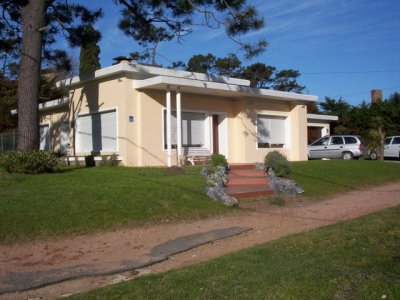 CASA DE 3 DORMITORIOS EN LA MANSA 