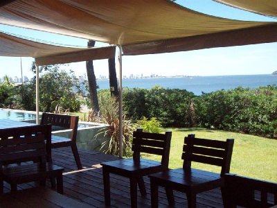 ESPECTACULAR CASA EN PINARES FRENTE AL MAR CON PISCINA