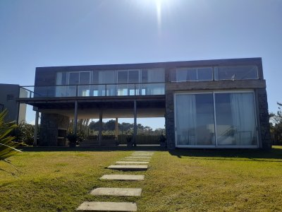 CASA EN BARRIO PRIVADO ALQUILER DE TEMPORADA EN ZONA DE MANANTIALES