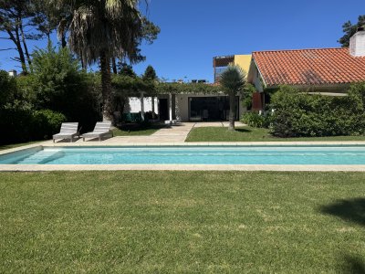 CASA  EN ALQUILER 3 DORMITORIOS CON PISCINA EN RINCÓN DEL INDIO