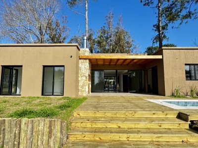 VENTA Y ALQUILER CASA A ESTRENAR EN BARRIO CERRADO LA CAÑADA - DISTRITO 52