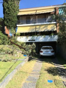 COMODA CASA DE 3 PLANTAS EN LA MANSA