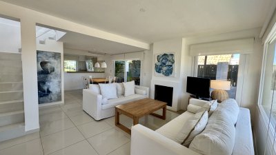 MODERNA CASA CON PISCINA EN MONTOYA A METROS DEL MAR 