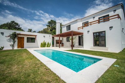 Casa de 5 dormitorios en venta y alquiler en Rincón del Indio, Punta del Este