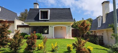HERMOSA CASA EN PARADA 23 DE LA BRAVA, RINCON DEL INDIO 