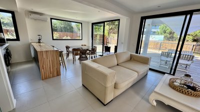 LUMINOSA CASA A ESTRENAR EN BARRA VERDE PARA VIVIR TODO EL AÑO