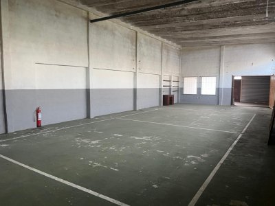 Gran Depósito en Centro de Maldonado con local al frente