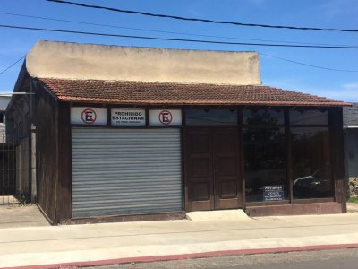 Local Comercial con Gran Depósito en Centro de Maldonado