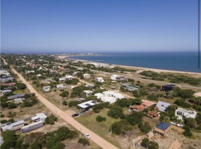 HERMOSO TERRENO DE CASI 500 METROS A MINUTOS DE JOSE IGNACIO 