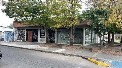 Locales comerciales en Maldonado, buena ubicación 