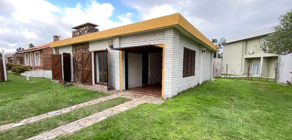 Casa a 100 metros de la playa en Proa al mar 