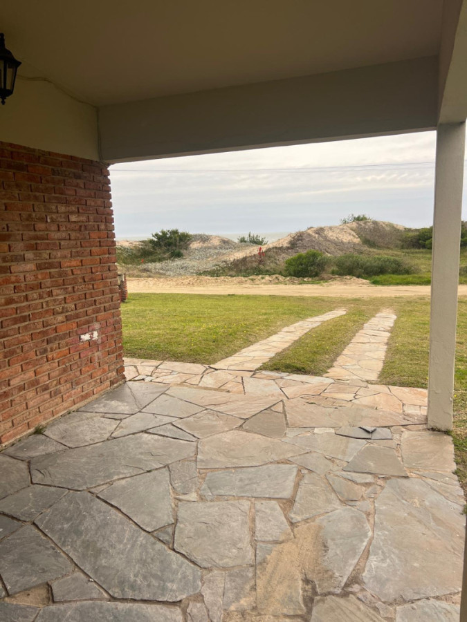 Venta de espectacular oportunidad frente al mar 