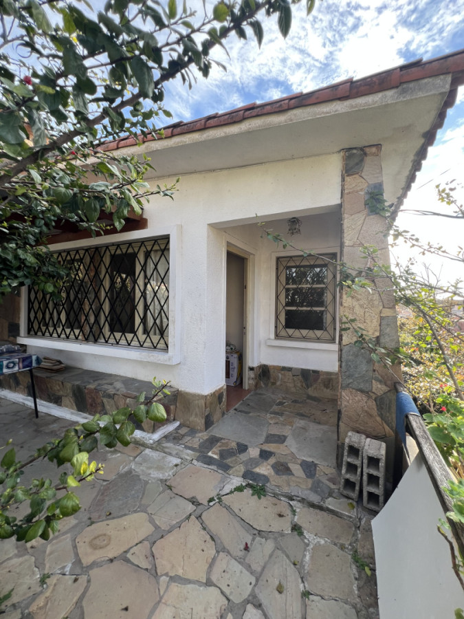 Venta de Casa y 2 apartamentos en el centro de Piriápolis 