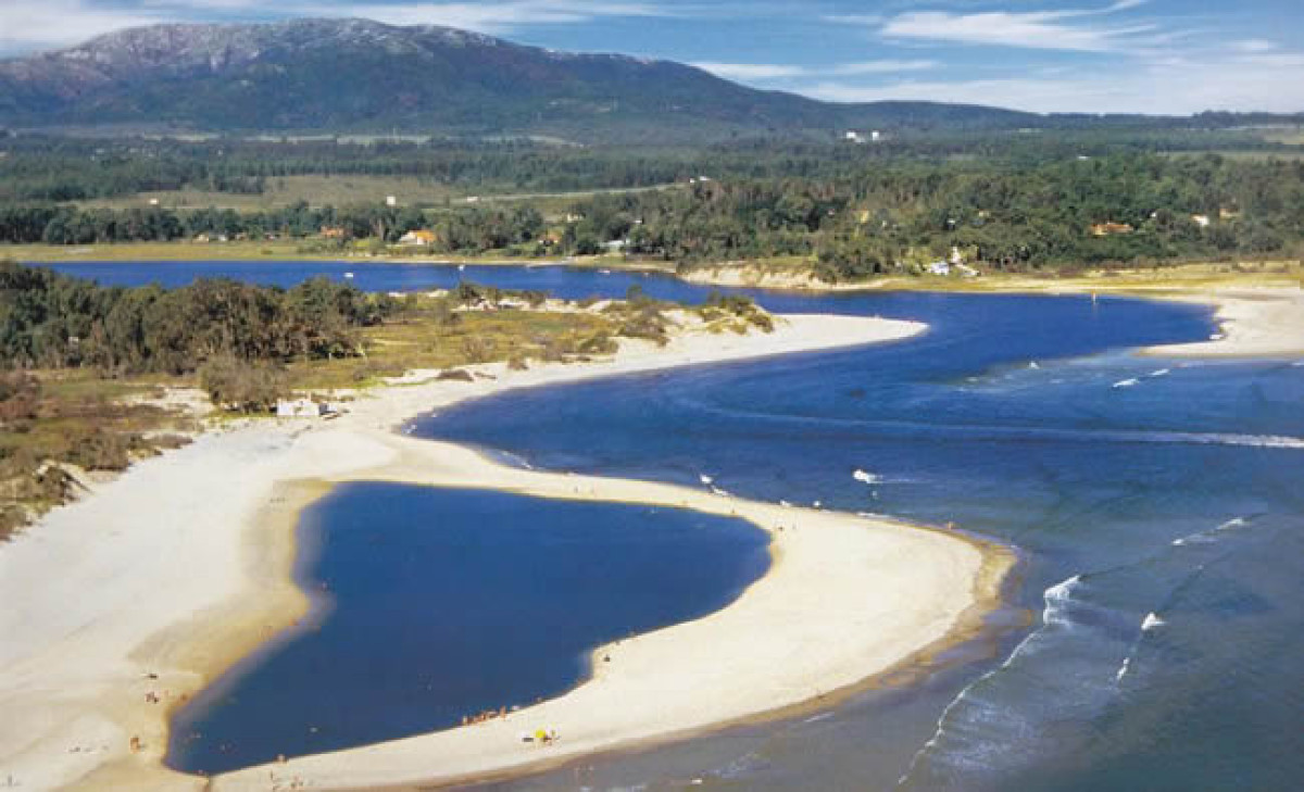 Venta de terreno con mejoras Jaureguiberry Sur a 5 cuadras de la playa 