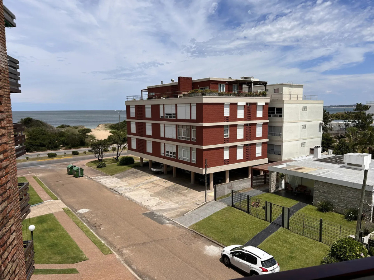 Venta 2 Dormitorios Con Cochera Frente A Playa Mansa