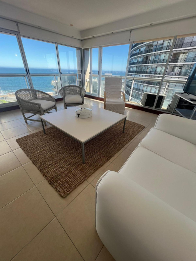 Apto 2 Dormitorios y 2 Baños con vista única